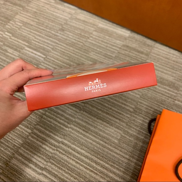 Hermes scarf/tie box and bag - Picture 4 of 4